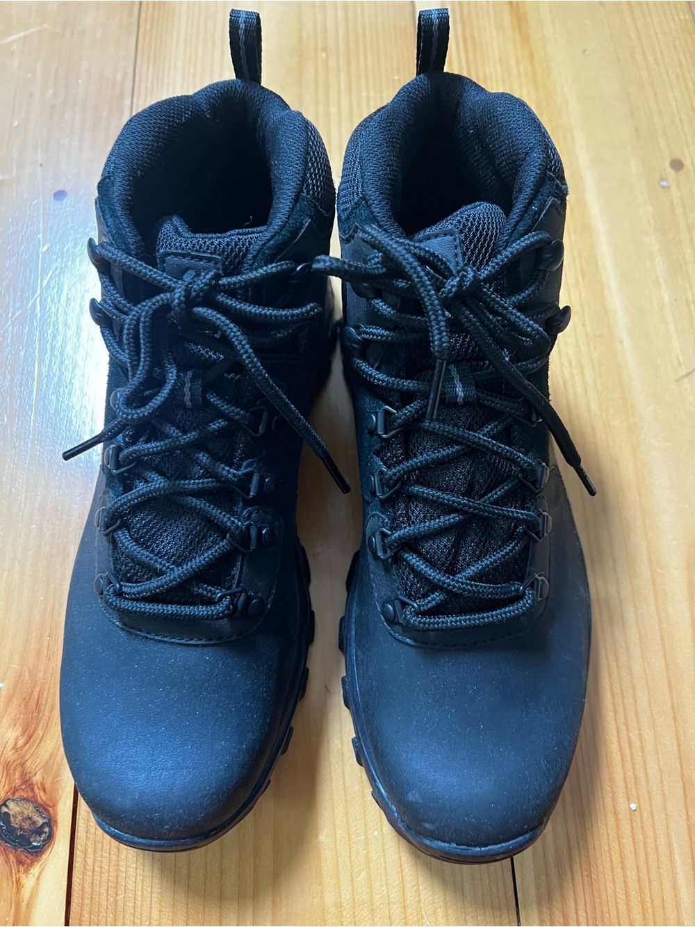 New Mens Columbia Newton Ridge Waterproof Black Hiking Sport Boot. SZ 9.5